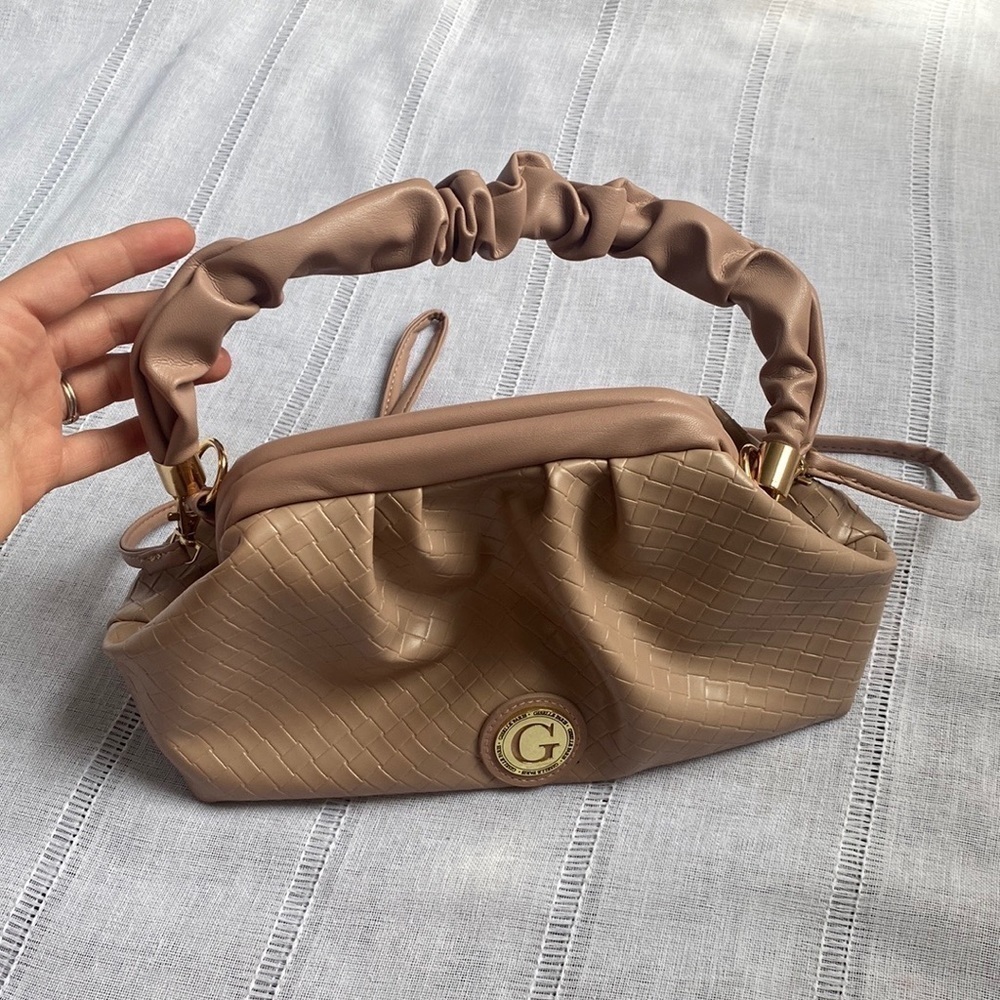 Giselle Paris “Kathryn” basketweave shoulder bag in dusty rose.